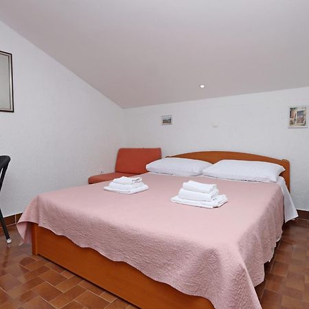 Apartments With A Parking Space Kornic, Krk - 415 외부 사진