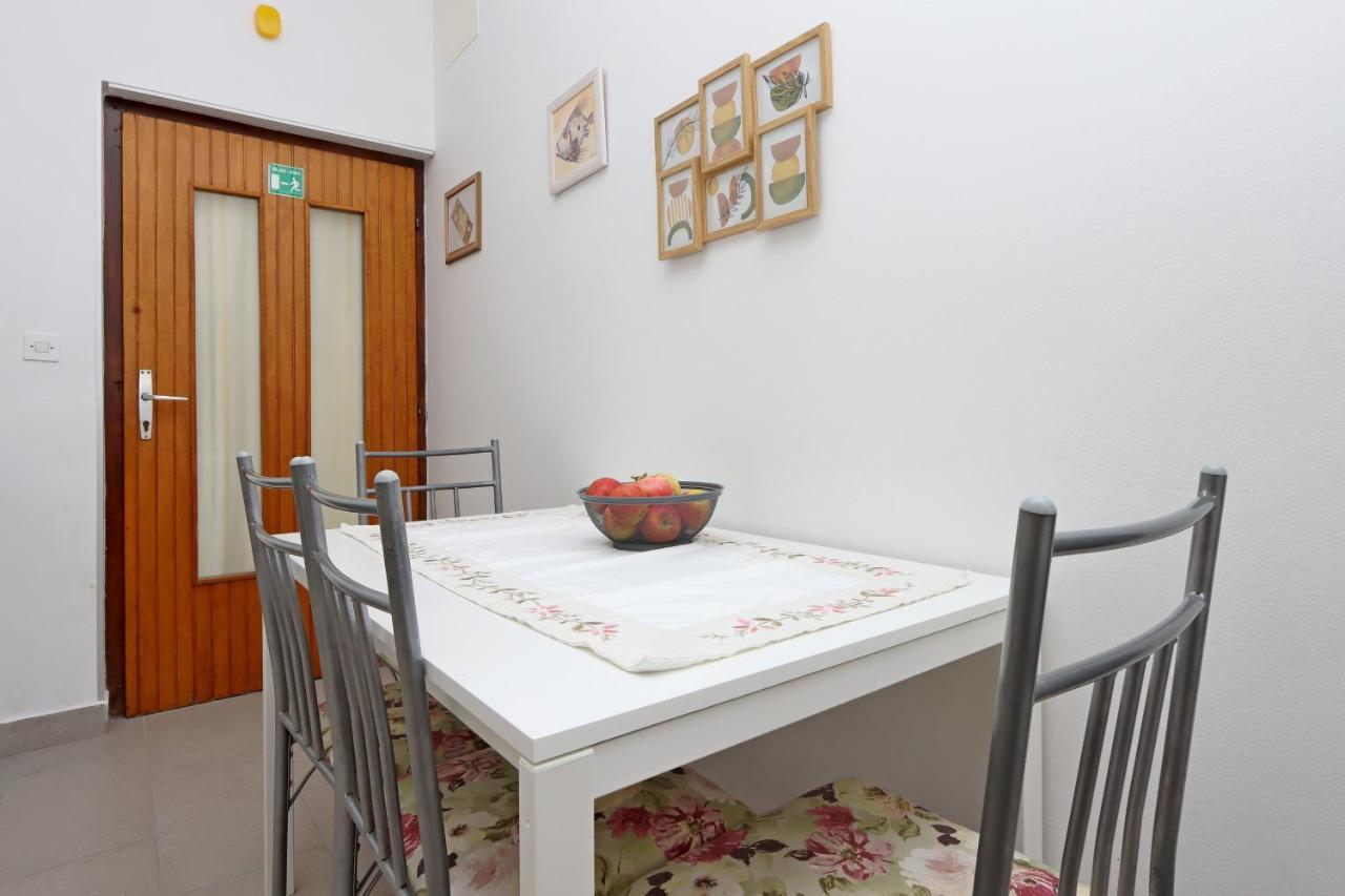 Apartments With A Parking Space Kornic, Krk - 415 외부 사진