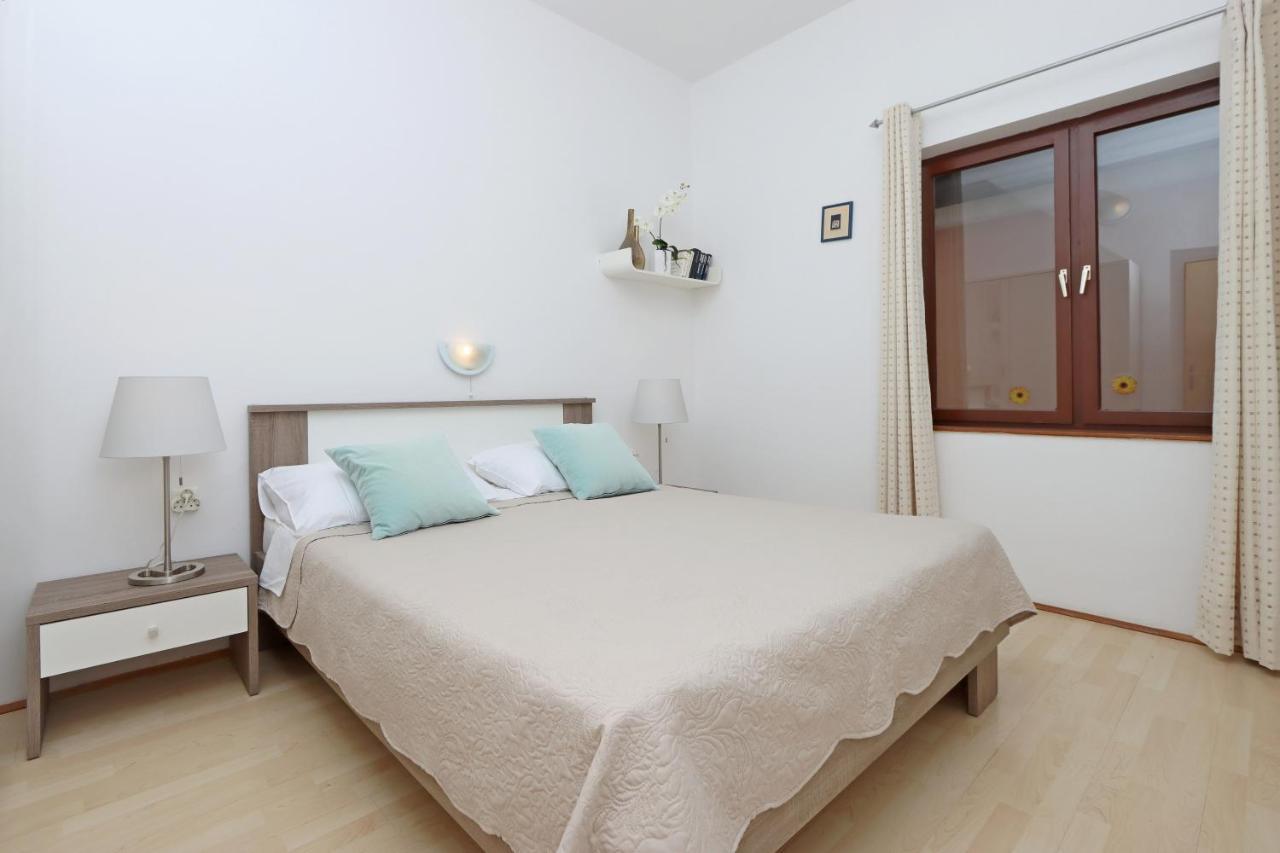 Apartments With A Parking Space Kornic, Krk - 415 외부 사진